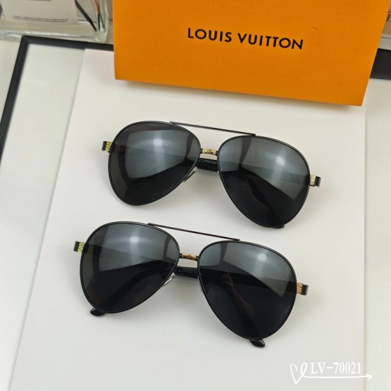 LV Gold-Trimmed Aviator Sunglasses (Black)